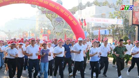 Gần 2.000 người tham gia Ngày chạy Olympic và Giải Việt dã tỉnh Đắk Nông

