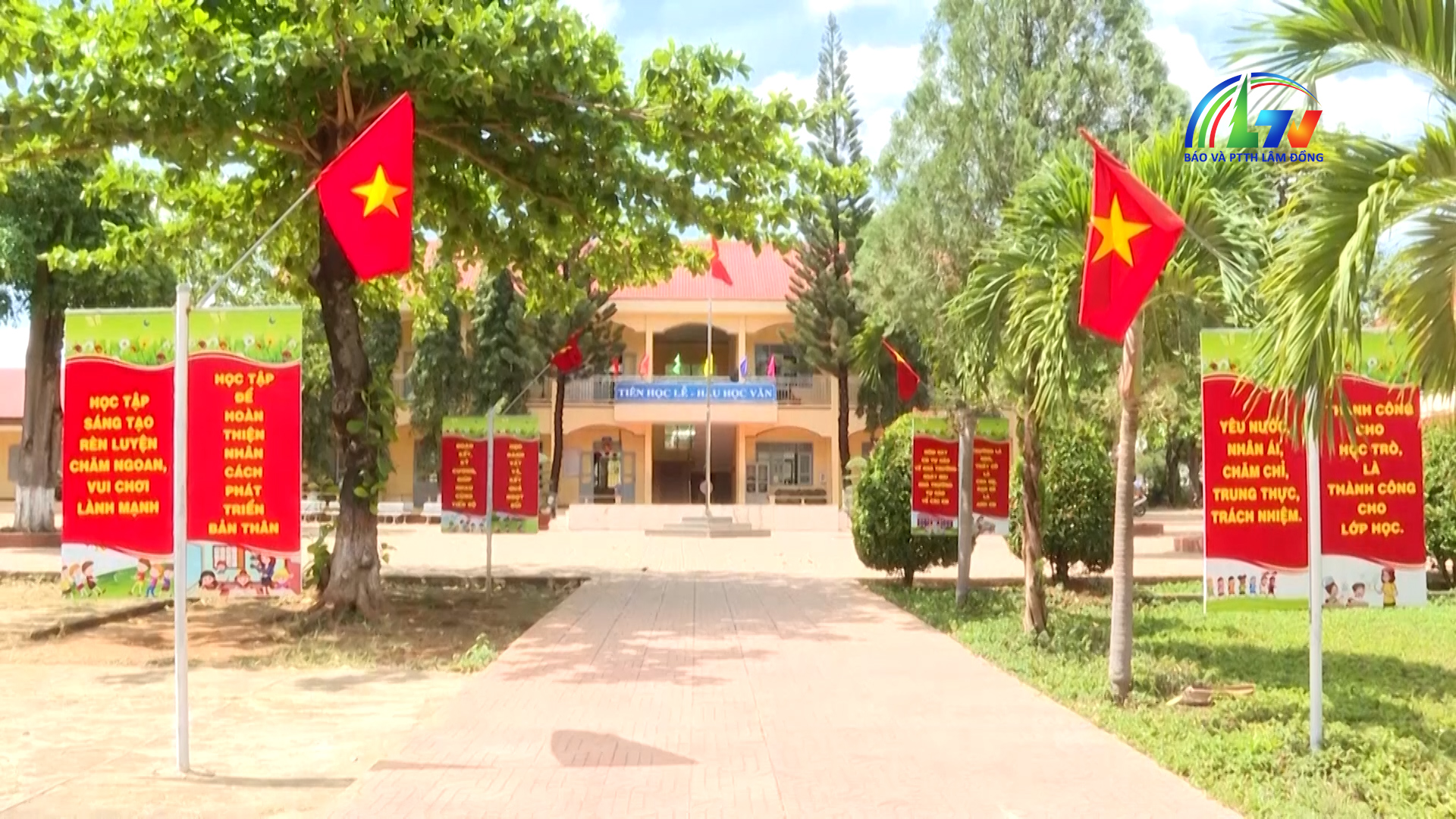 Đảng trong cuộc sống ngày 14/4/2026