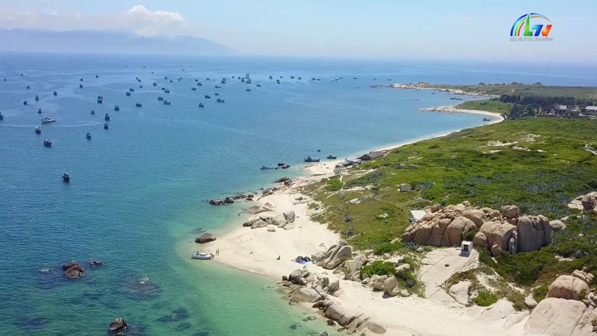 Biển đảo quê hương ngày 15-8-2026