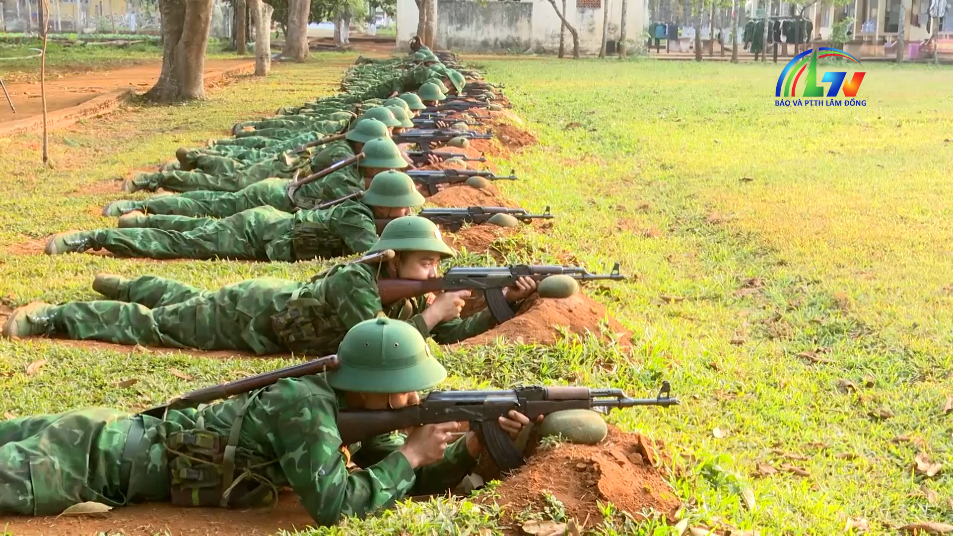 Thanh niên ngày 25/4/2026